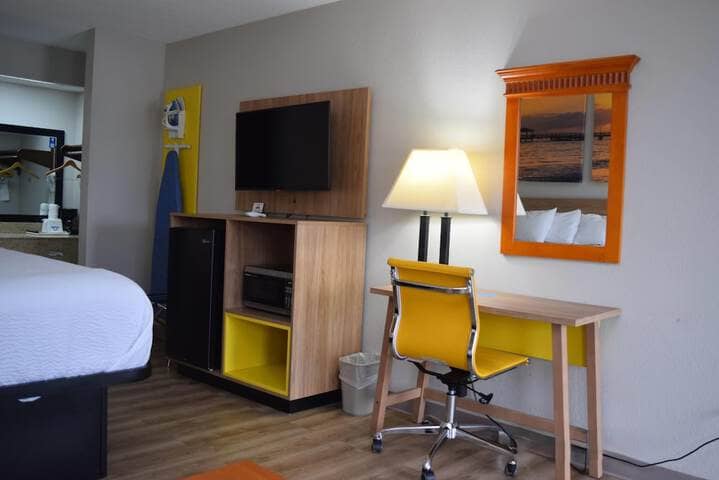 Room 13 of 23