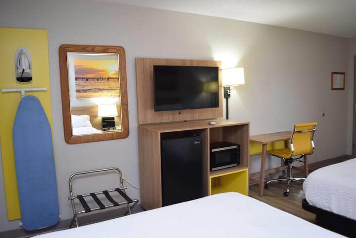 Room 12 of 23