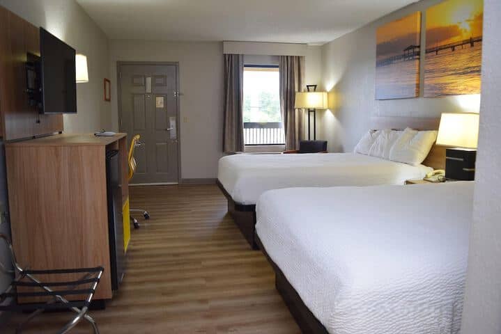 Room 4 of 23