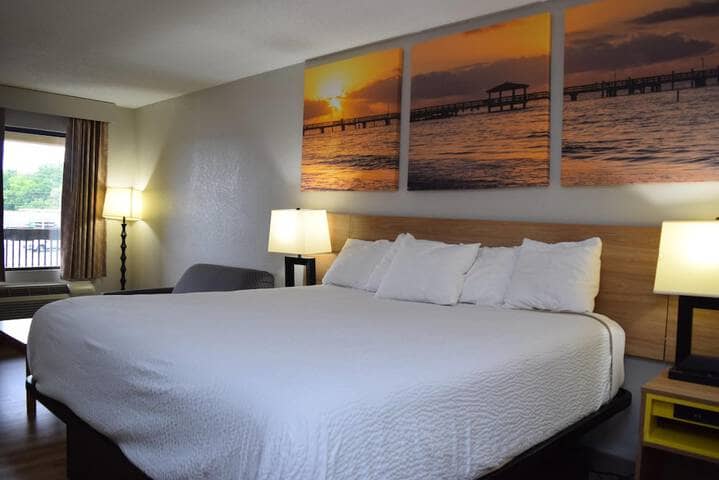 Room 15 of 23
